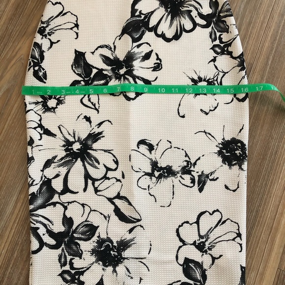 Black and White Knee Length Dress - Picture 10 of 11